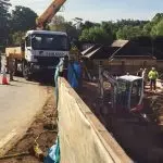 SCHWING 24m concrete boom pump —&nbsp;pumping down from road to construction site
